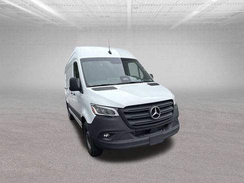 Used 2025 Mercedes-Benz Sprinter 2500 image 9