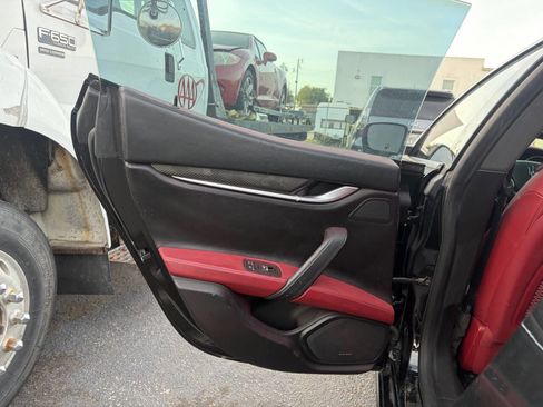 Used 2016 Maserati Ghibli S RWD image 15