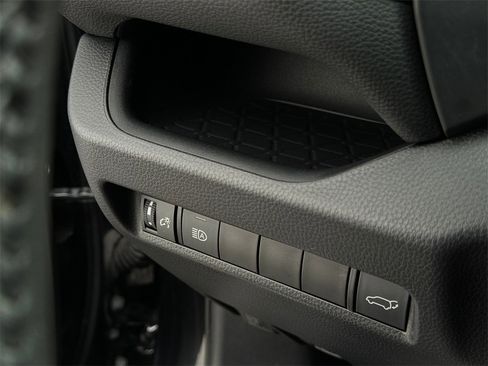 Certified 2022 Toyota RAV4 XLE Premium image 32