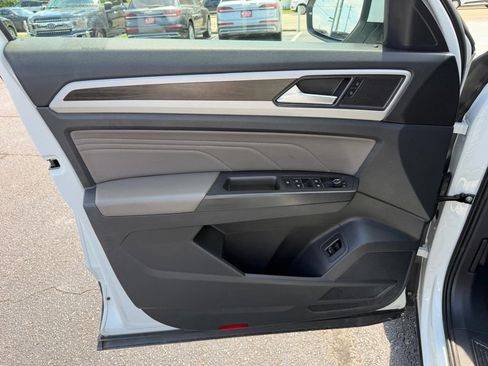 Used 2022 Volkswagen Atlas SE w/ Panoramic Sunroof Package AWD/4WD image 14