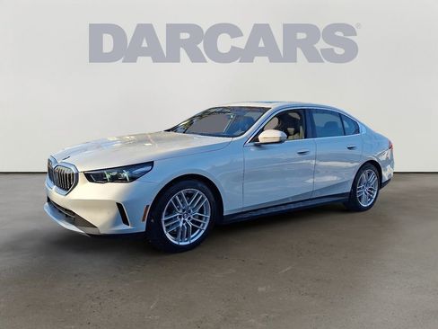 Used 2025 BMW 530i xDrive image 3