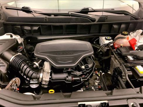 Used 2018 Cadillac XT5 Luxury w/ Driver Awareness Package image 9