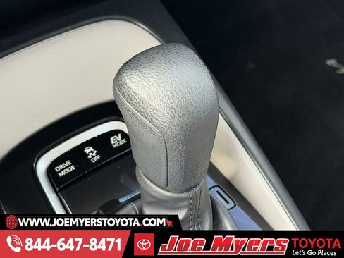 Used 2025 Toyota Corolla LE image 21