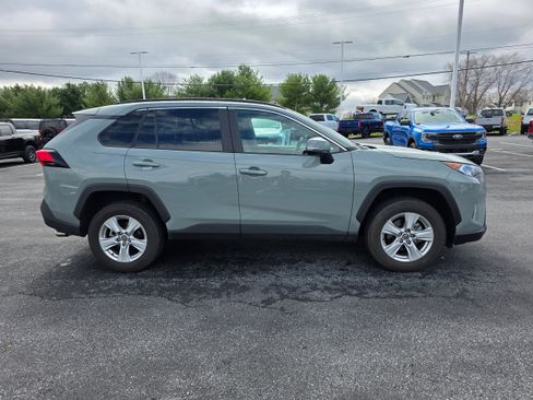 Used 2020 Toyota RAV4 XLE w/ Convenience Package image 4