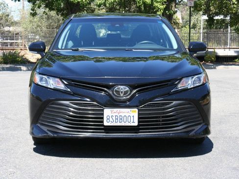 Used 2020 Toyota Camry LE w/ Convenience Package FWD image 3