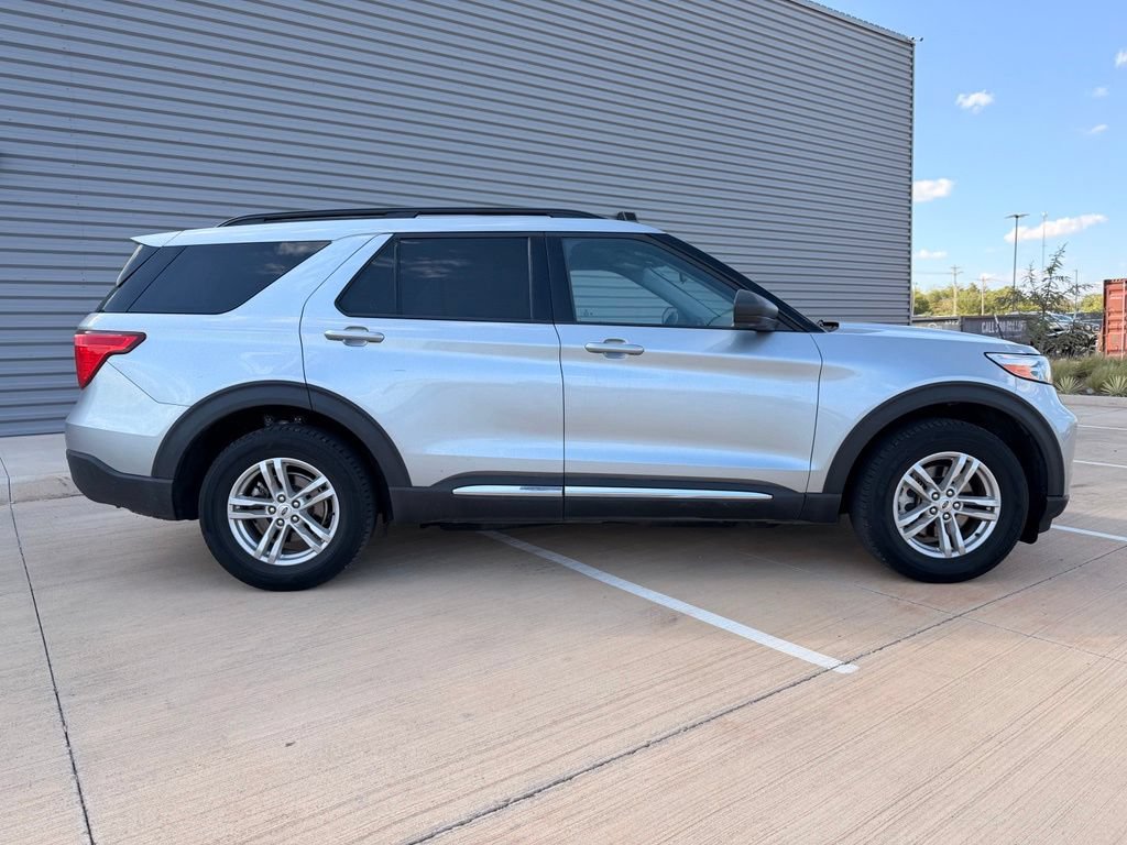 Used 2022 Ford Explorer XLT w/ Equipment Group 202A AWD/4WD image 5