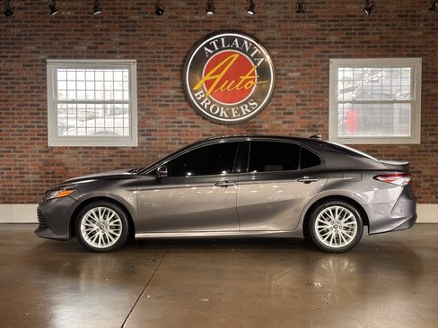 Used 2018 Toyota Camry XLE w/ Audio Package image 9