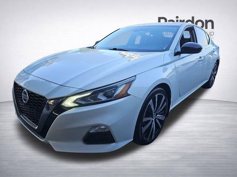 Used 2020 Nissan Altima 2.5 SR w/ Premium Package FWD image 1