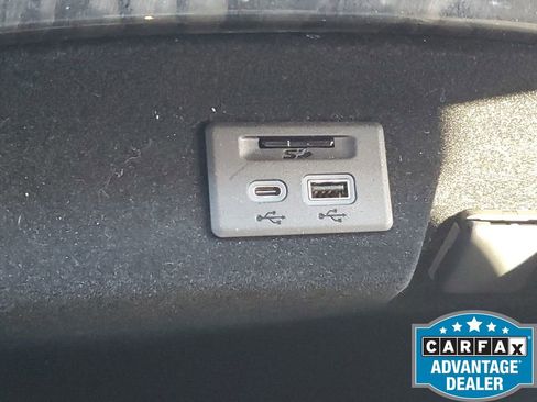 Used 2024 Cadillac Escalade Premium Luxury w/ Performance Package image 34