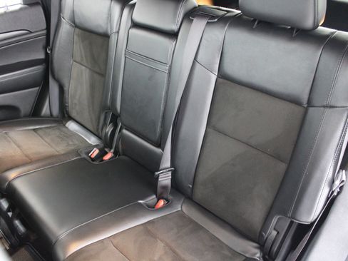 Used 2019 Jeep Grand Cherokee Altitude AWD/4WD image 18
