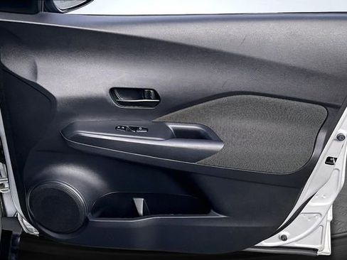 Used 2019 Nissan Kicks S image 25