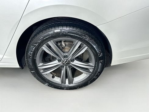 Used 2024 Volkswagen Jetta SE w/ Panoramic Sunroof Package FWD image 11