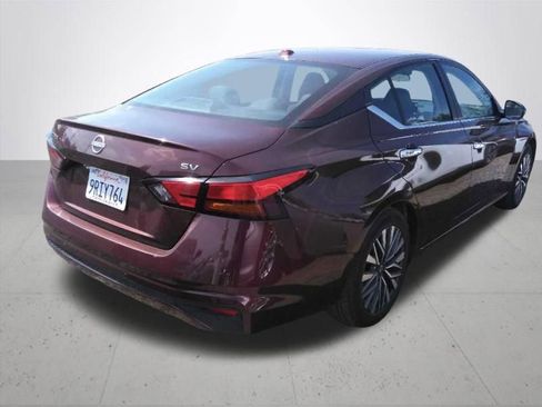 Used 2024 Nissan Altima 2.5 SV FWD image 2