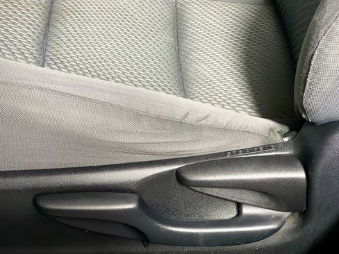 Used 2019 Toyota Highlander LE image 15