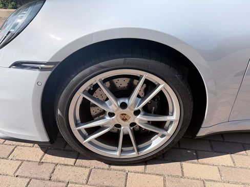 Used 2025 Porsche 911 Carrera RWD image 4