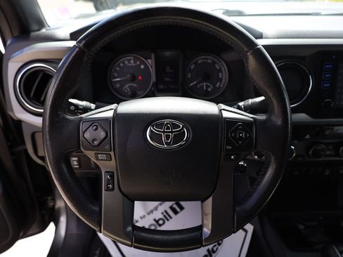Used 2016 Toyota Tacoma TRD Sport w/ Premium & Technology Package AWD/4WD image 13