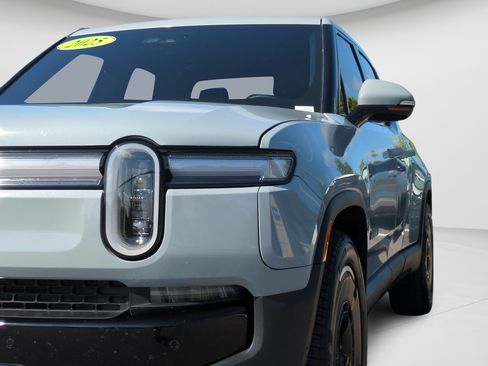 Used 2025 Rivian R1T Adventure Dual AWD/4WD image 26