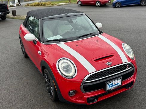 Used 2020 MINI Cooper S w/ Signature Upholstery Package image 9