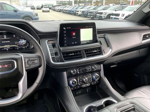 Used 2024 GMC Yukon XL SLT image 18