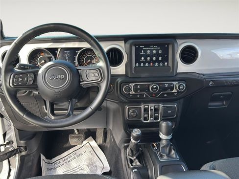 Used 2021 Jeep Wrangler Unlimited Islander image 27