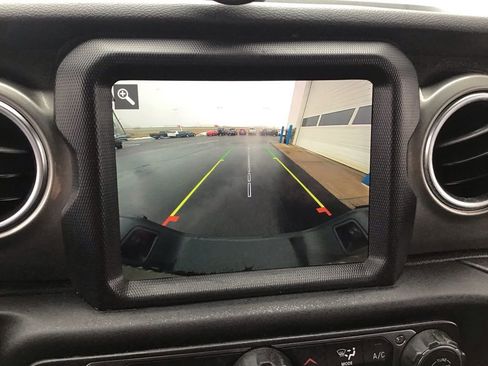 Used 2020 Jeep Gladiator Overland image 25