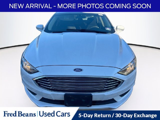 Used 2017 Ford Fusion SE w/ Fusion SE Technology Package FWD image 3