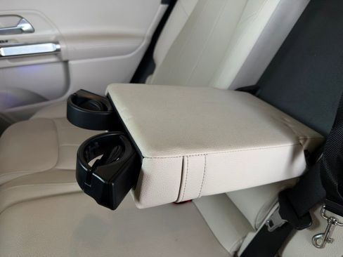 Used 2023 Mercedes-Benz GLB 250 4MATIC image 38