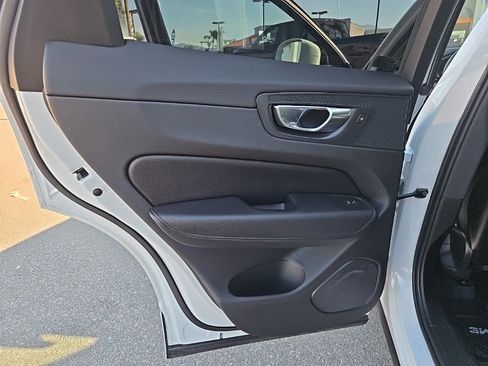 Used 2021 Volvo XC60 T5 Momentum w/ Premium Package image 28