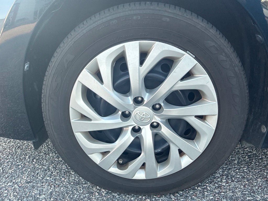Used 2019 Toyota Corolla LE FWD image 17