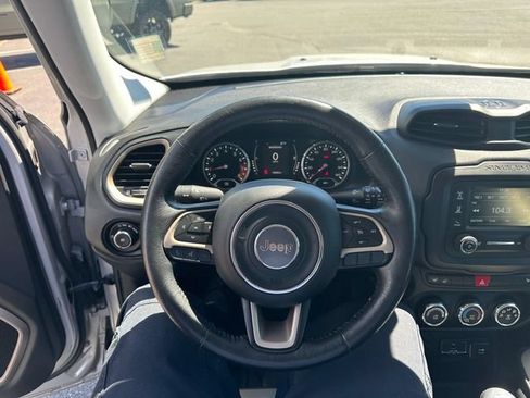 Used 2016 Jeep Renegade Latitude w/ Cold Weather Group FWD image 12