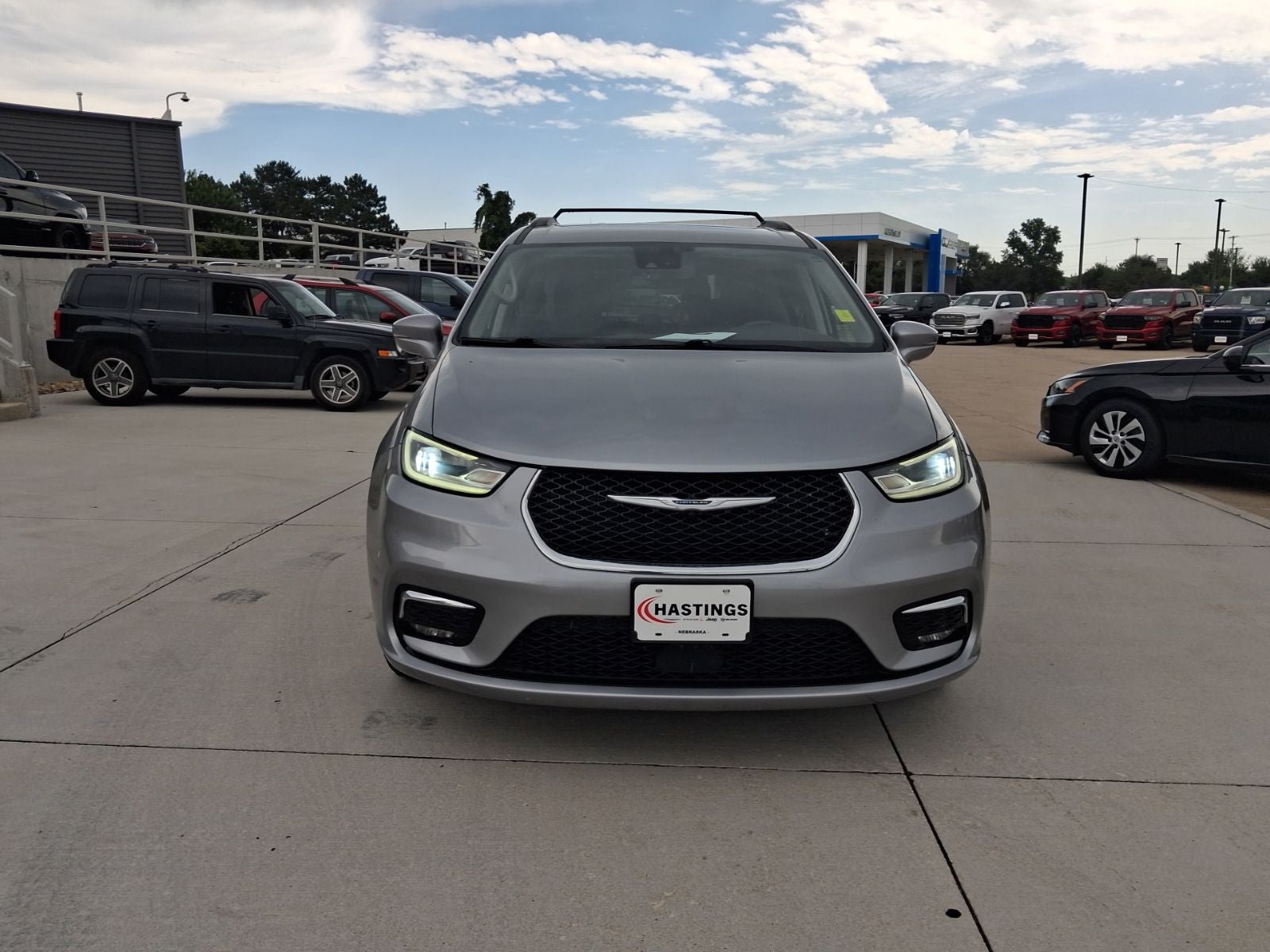 Used 2021 Chrysler Pacifica Touring w/ Cold Weather Group AWD/4WD image 8