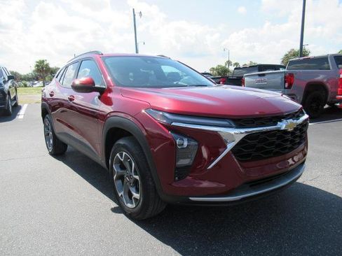 Used 2024 Chevrolet Trax LT FWD image 3