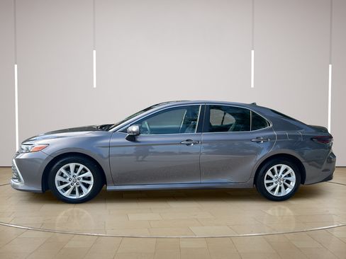 Used 2021 Toyota Camry LE FWD image 2