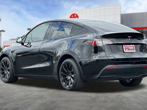 Used 2022 Tesla Model Y Long Range AWD/4WD image 6