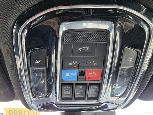 Used 2023 Jeep Grand Cherokee Overland w/ Luxury Tech Group IV image 9