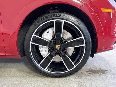 Certified 2023 Porsche Cayenne Turbo AWD/4WD image 15