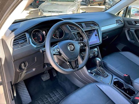 Used 2021 Volkswagen Tiguan SE image 15