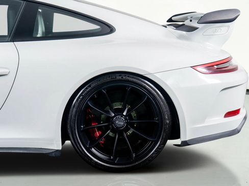 Used 2018 Porsche 911 GT3 w/ Sport Chrono Package image 17