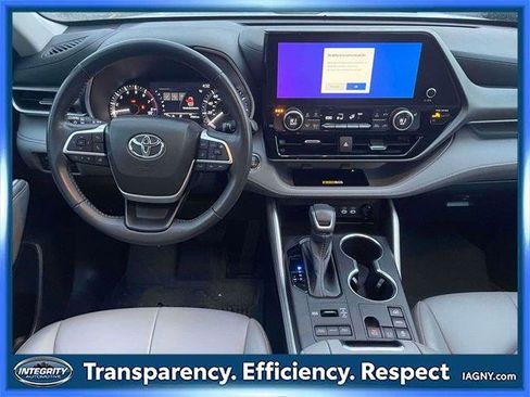 Certified 2023 Toyota Highlander XLE image 14