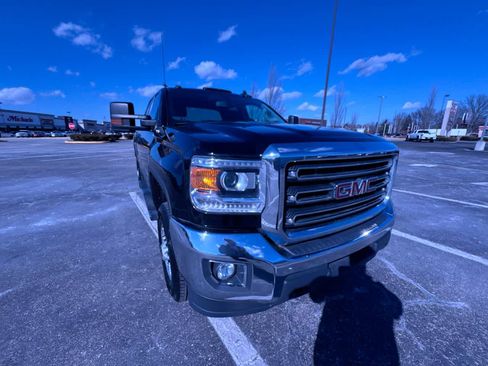 Used 2017 GMC Sierra 2500 SLE image 3