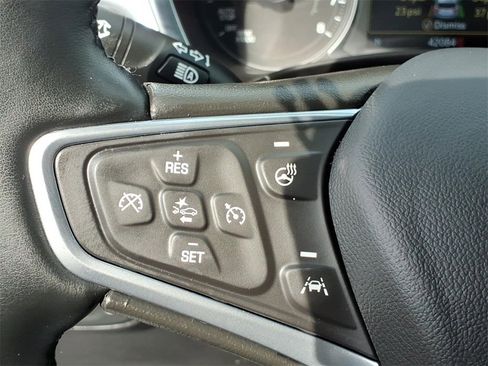 Used 2023 Chevrolet Equinox Premier image 23