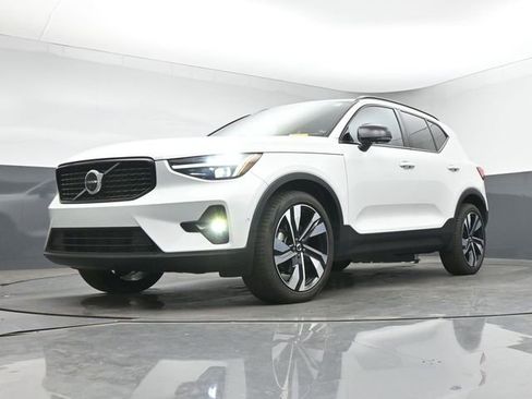 Used 2023 Volvo XC40 B5 Ultimate w/ Protection Package Premier AWD/4WD image 13