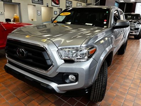 Used 2021 Toyota Tacoma SR5 image 8