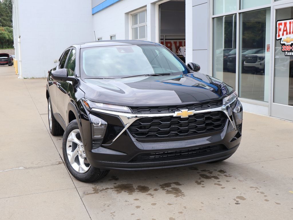 New 2026 Chevrolet Trax LS w/ LS Convenience Package FWD image 32