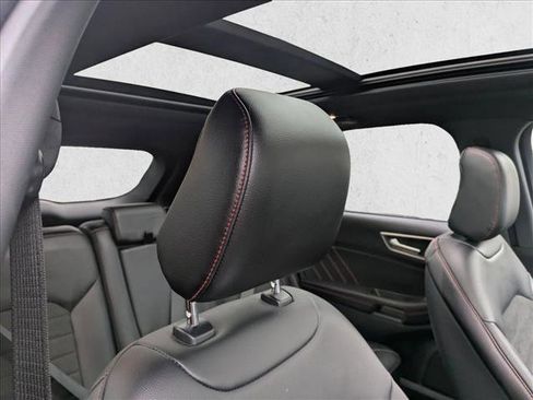 Used 2022 Ford Edge ST-Line w/ Class II Trailer Tow Package image 15