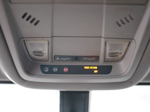 Used 2017 GMC Acadia SLE FWD image 19
