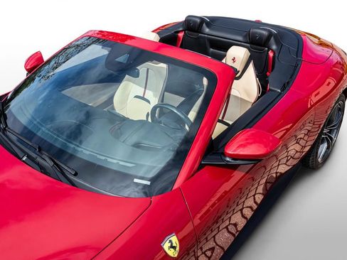 Certified 2025 Ferrari Roma Spider RWD image 34