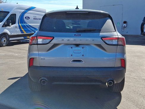 Used 2022 Ford Escape SE w/ SE Sport Appearance Package image 3