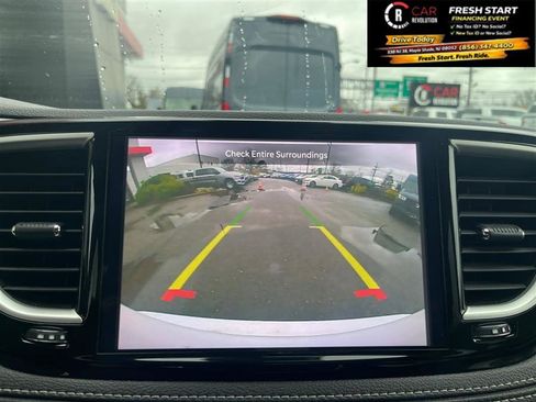 Used 2024 Chrysler Pacifica Limited FWD image 22