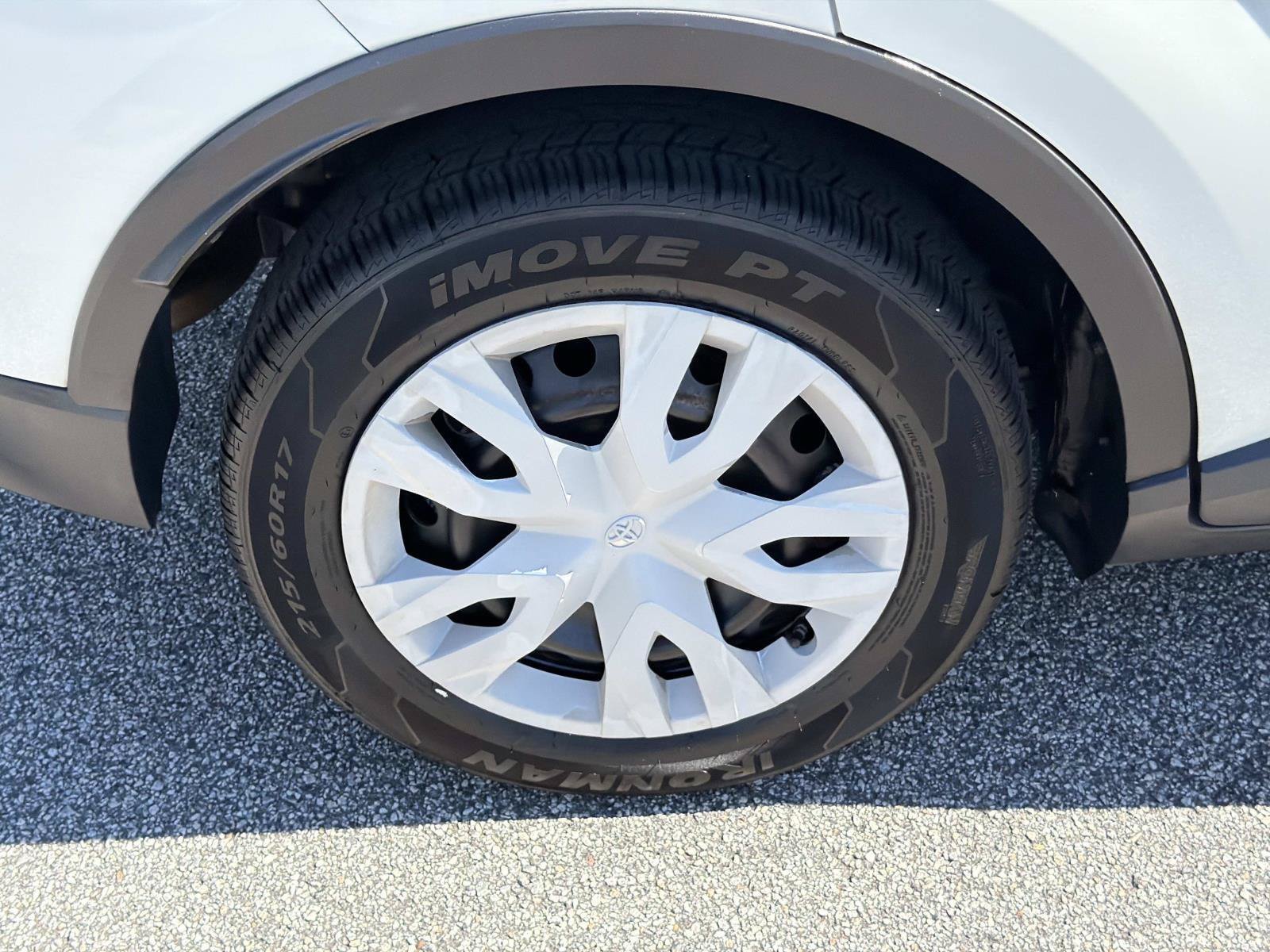 Used 2019 Toyota C-HR LE FWD image 17